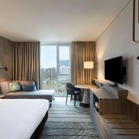 Hyatt Place Frankfurt Airport 4*
