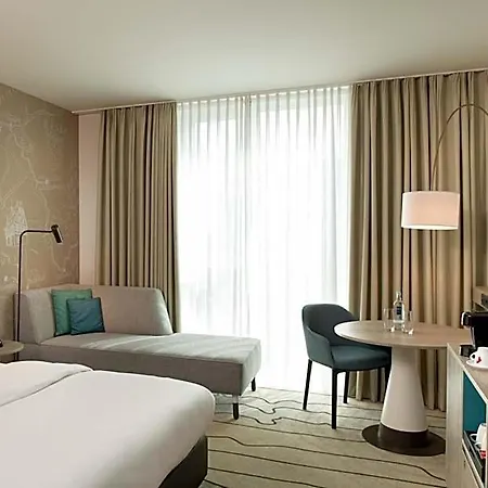 Отель Hyatt Place Frankfurt Airport 4*